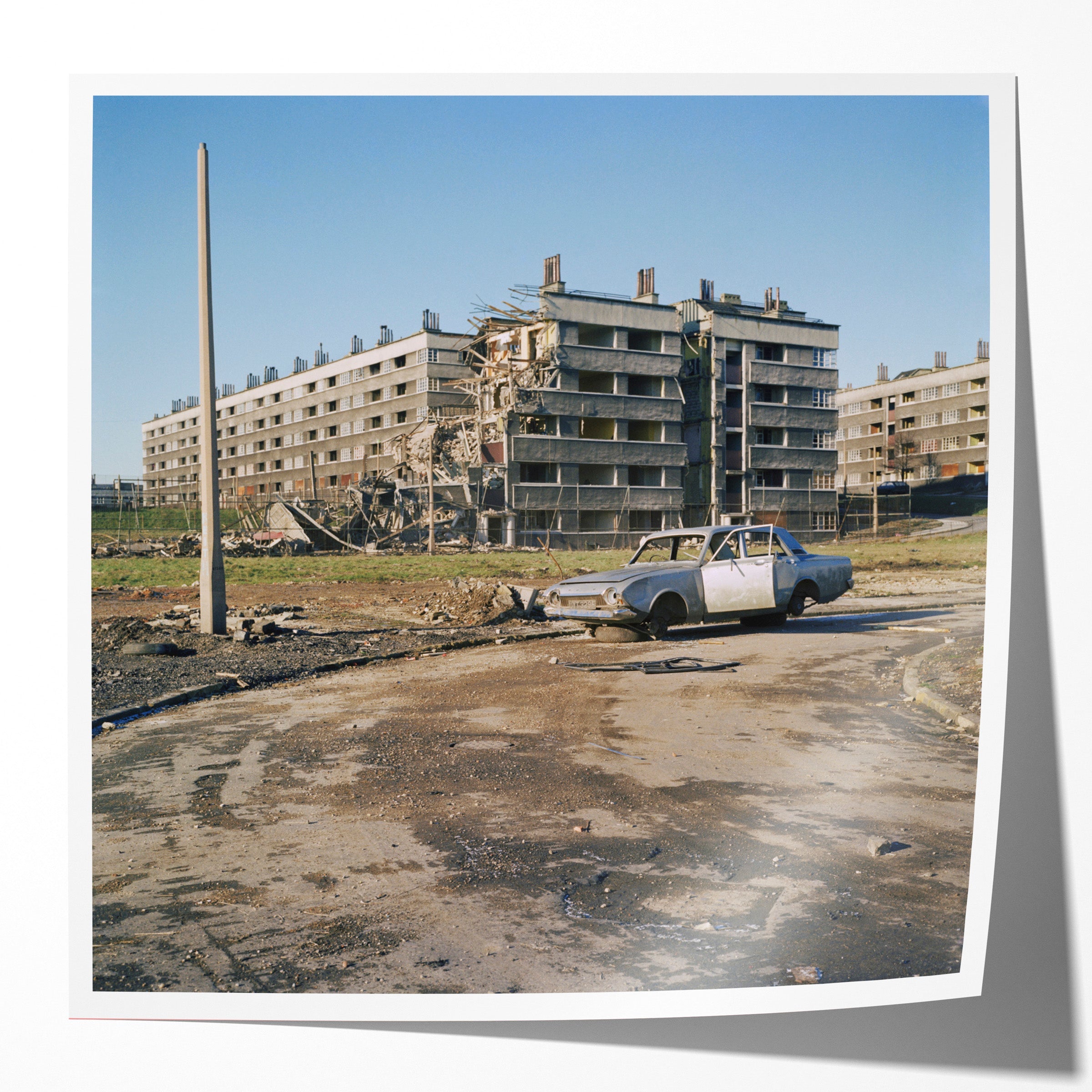 Abandoned car, Wright House, Quarry Hill Flats, Leeds, 1978